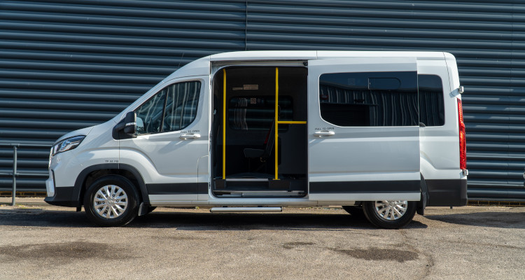 Who Can Drive a Minibus? A Beginners Guide